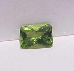 Peridot Emerald Cut, AA GRADE 7x5mm