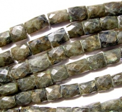 detail_2002_gemstone_bead121.jpg