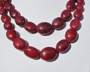 Ruby Graduated Oval Pebbles, 10-17mm