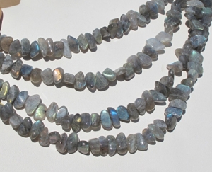 Labradorite Tumbled Chips, 9-11mm